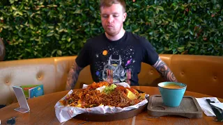 ONLY A FEW PEOPLE HAVE COMPLETED THIS! | las iguanas Nacho challenge!