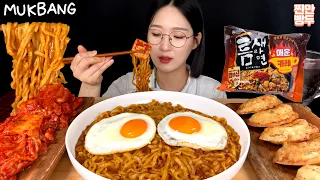 진짜진짜 매운🔥틈새라면 매운카레🔥계란후라이 군만두 김치 라면먹방 Spicy Curry Ramen, Kimchi REAL SOUND/ MUKBANG/ ASMR