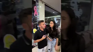 Leonardo, sendo recepcionado pelos fãs! no hotel Cotia em SP.