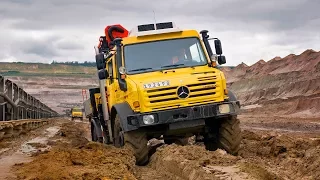 UNIMOG U 4000 and U 5000 - highly off-road-capable carrier and transport vehicle