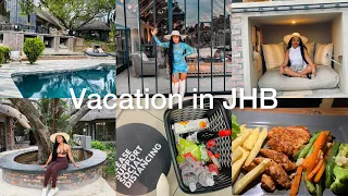 vlog : spend friendcation with me | A vacation in Jhb| Dinner , vibes , mezzy.