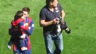 Messi Hands off his Son Thiago to GF Antonella Roccuzzo