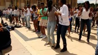 Flash Mob  Queen Beyonce   Move Your Body Trocadero   Partie 1 HD