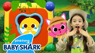 Brooklyn is Trapped! | Baby Shark Toy Show | Toy Review | Baby Shark Official