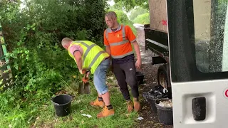 Mother of 3, confronts fly tippers.