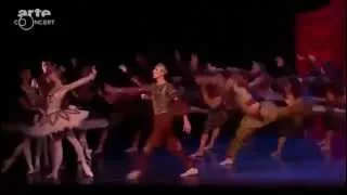 Raymonda Frag by R Noureyev Opera de Paris S Buillon D Gilberth 2014