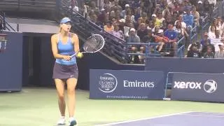 Maria Sharapova Beats Simona Halep