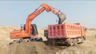 Big Excavator Doosan DX 140W Loading Fully Mud In Tata Dumper Truck 🚛🚛🚛🚛