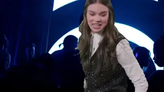 Hailee Steinfeld steps on Ant Man (Giantess Edit)