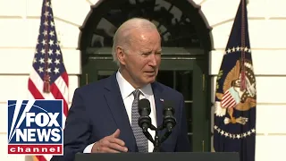 Biden gets cringey at turkey pardoning