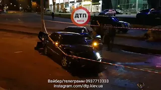 Видео с места серьёзного ДТП в Киеве на Днепровской набережной, рядом с поворотом на ул. П. Т