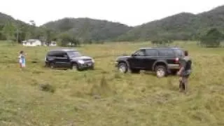 Pajero Full atolada, Toyota SW4 puxa no cabo de aço.