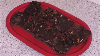 DDR Krawallkuchen - Schokoladenkuchen mit Keksen und Nüssen