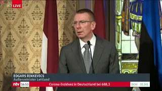 LIVE: Pressekonferenz mit Baerbock und den baltischen Außenministern in Riga