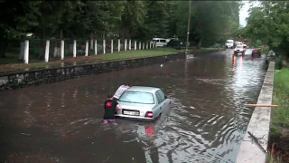 Підтоплення через сильну зливу у Рівному