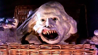 BASKET CASE (Trailer español)