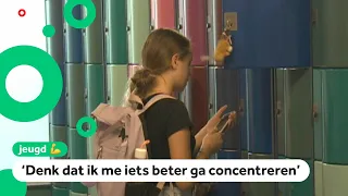 Veel telefoons nu al de klas uit: 'Moeten in het kluisje'