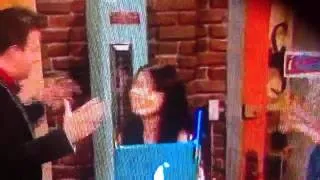 One Direction En iCarly-Wath Makes You Beautiful