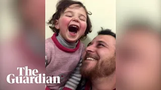 Syrian father teaches daughter to cope with bombs through laughter