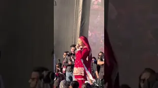 Jasmine Sandlas Challenging Garry Sandhu to come on stage in live show| Jasmine & Garry in same show