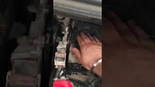 How to change battery new model Peugeot partner