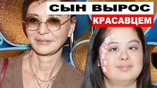 Всем известна дочь Ирины Хакамады, но у актрисы есть ещё и красавец сын. Ему 37 лет