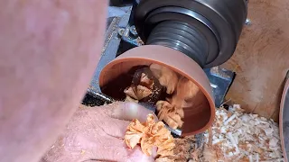 Richard Raffan tests how wood reacts when drying.