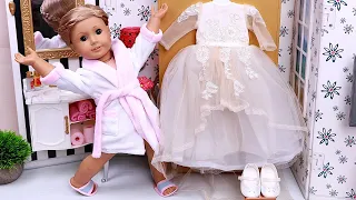 Doll prepares to be bride! Play Dolls wedding dress