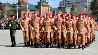 Юнармейцы на параде поют День Победы