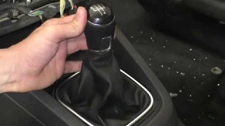 Снимаем рукоятку МКПП Фольксваген Джетта 6 - removing the manual transmission handle VW Jetta 6