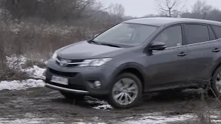 Nowa większa Toyota RAV4 w terenie