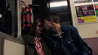 Поцелуй в метро