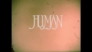 パフォーマンス「HUMAN」のオープニングアクトの映像