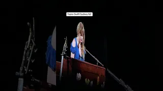 Taylor Swift's reaction when her keyboard malfunctions on stage 🎹😂