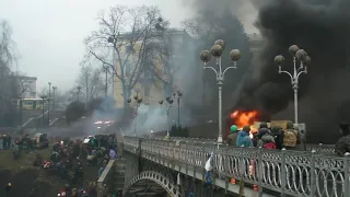 Стрельба снайпера на майдане в киеве 20 02 2014Shooting sniper on the Maidan in Kiev 20 02 2014