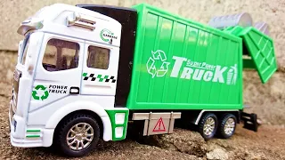 大きな緑色の海外のごみ収集車 清掃車 トミカと大きさを比べたり外観チェック！ 玩具レビュー Recycle Truck City Vehicle