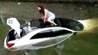 Woman Drivers Without Driving Skills | Car Crash Compilation 2019