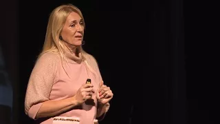 Мир под крышкой старого чемодана | Irina Keychina | TEDxVladivostok