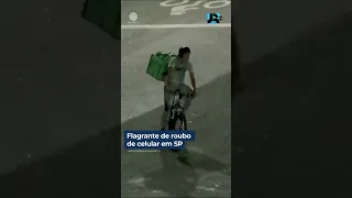 Exclusivo: imagens mostram ação de gangue da bicicleta roubando celulares no centro de SP #shorts