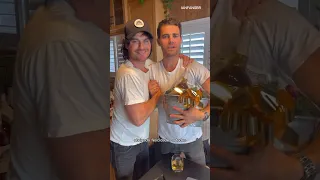 Ian Somerhalder entrega cesta de Natal do Brother's Bond para Paul Wesley [LEGENDADO]