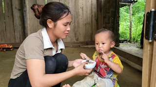 Single mother: harvesting green vegetables to sell - bathing children - cooking