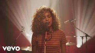 Izzy Bizu - Diamond (Future Sounds Session)