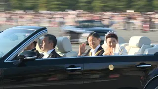 New Japanese emperor treats crowds to rare open-top car imperial parade | AFP