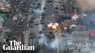Russian tanks seen being ambushed on outskirts of Kyiv, Ukraine
