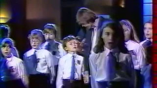 En l'an 2001 , Pierre Bachelet et la chorale de Bondy dans  C'est mieux l'après midi