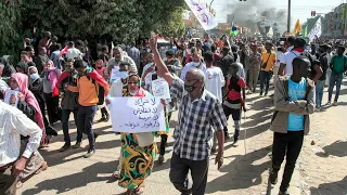 Soudan : tirs de gaz lacrymogène contre des milliers de manifestants près du palais présidentiel