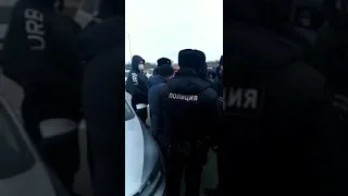Задержание бастующих таксистов в Волгограде