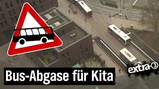 Realer Irrsinn: Buseinweiser vor Kita in Hamburg | extra 3 Spezial: Der reale Irrsinn | NDR