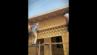 Carved wooden house installation process- Good tools and machinery make work easy