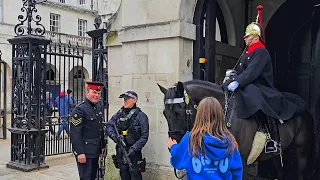 Yet ANOTHER LOCKDOWN - Horse Guards CLOSED for a Gaza Protest. Horses and King's Guard removed!